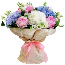 Air bouquet of hydrangeas and eustoma